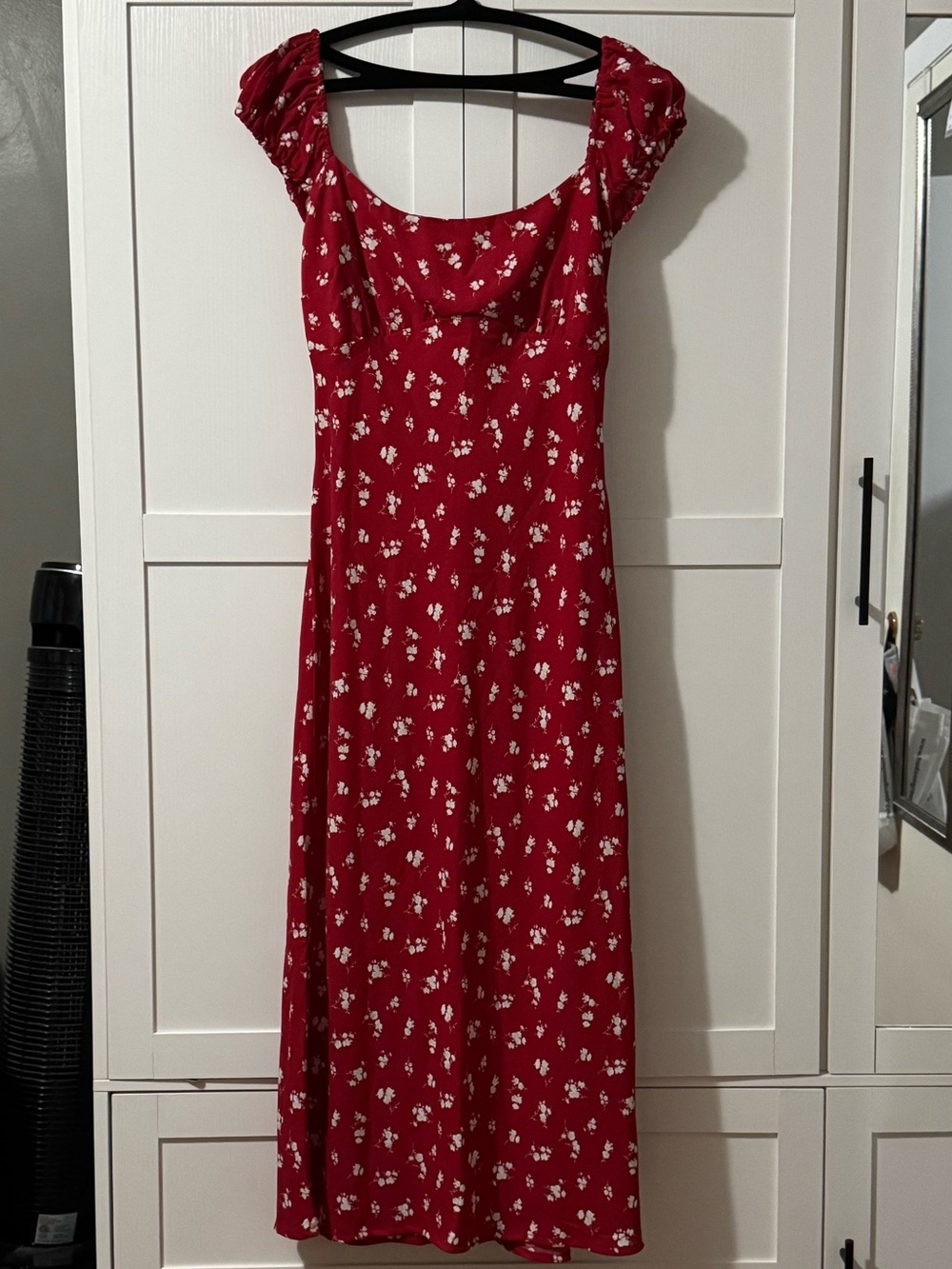 SOLD❣️❣️❣️NWT Hollister Red Floral Maxi Dress